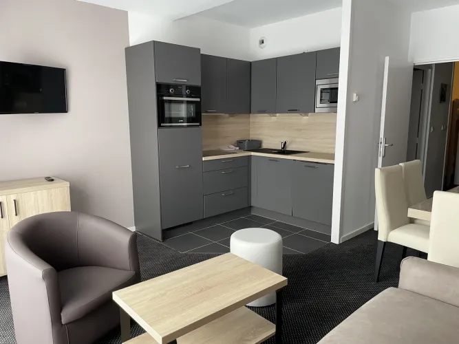 P08 / Estudio / 6 personas